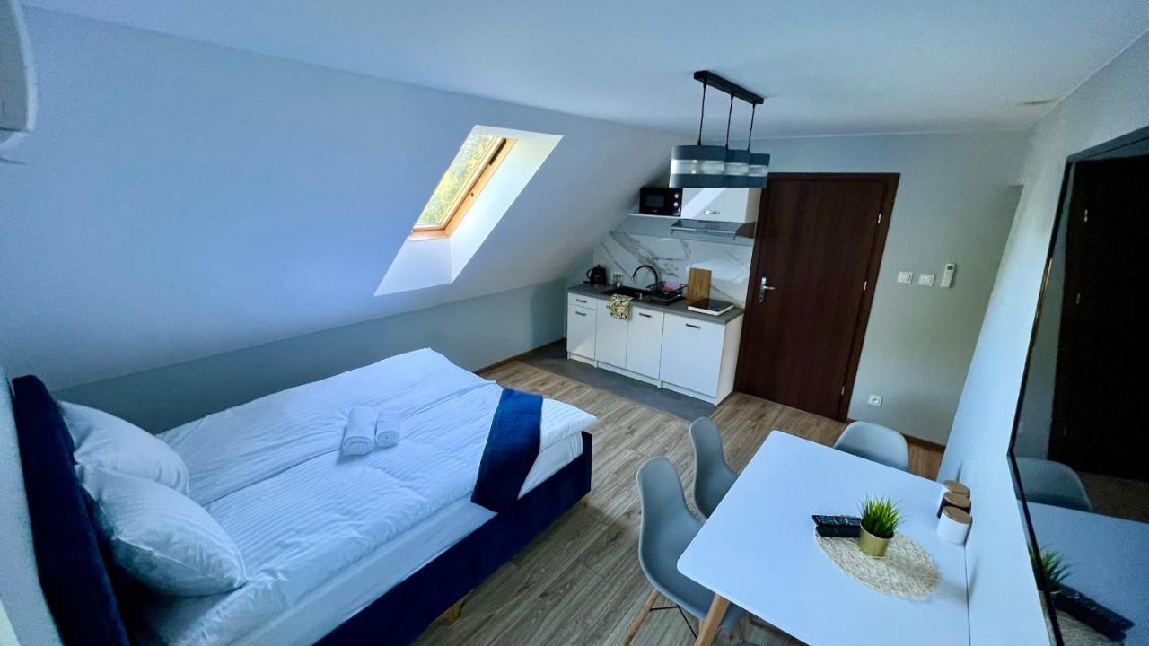 Aparthotel W Dolinie Stawow Zator By Housine Las Экстерьер фото